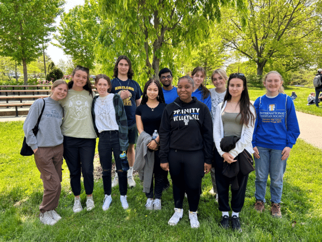 Holden Scientists Host High School Students for Senior Projects